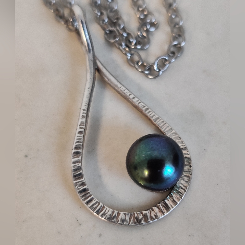 Vintage Modernist Sterling Silver Pendant Necklace w/Black Freshwater Pearl